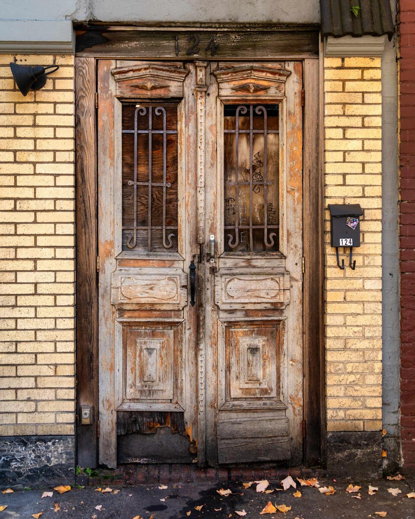 - La Casa Burnside -local Eateries -shops - Bars Portland